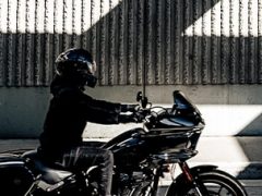 2022-low-rider-st-styling-media-text-block-303x416